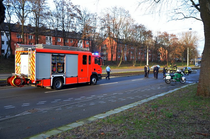 VU PKW Baum Koeln Muelheim Pfaelzischer Ring P043.JPG